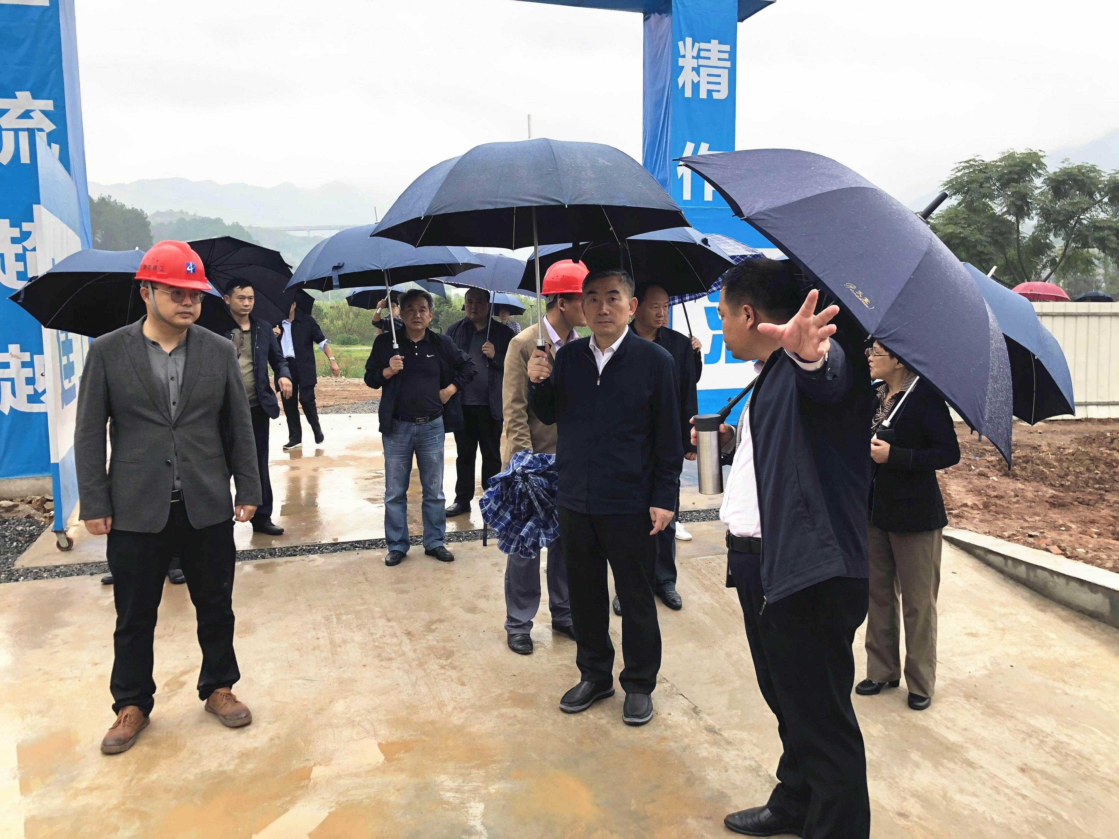 湖南省教育厅党组书记、厅长蒋昌忠调研一分公司文明瑶族乡沙洲芙蓉学校