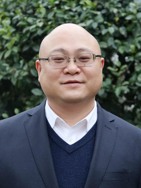 总法律顾问向玉平